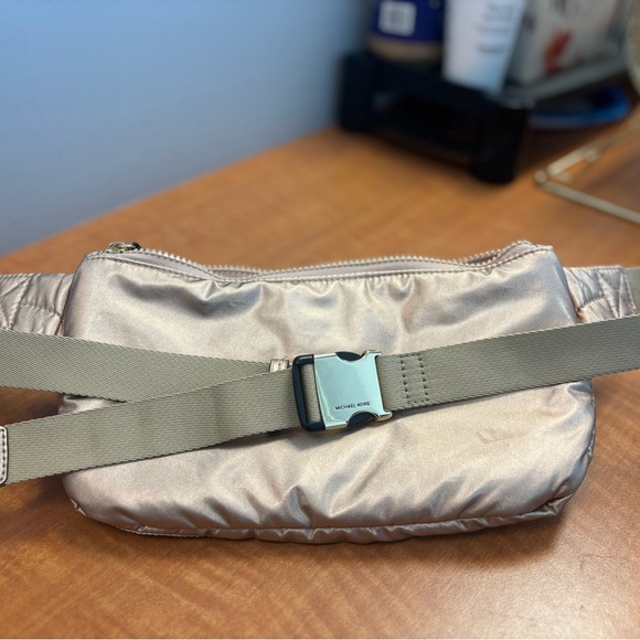 Michael Kors Fanny pack - Picture 2 of 5